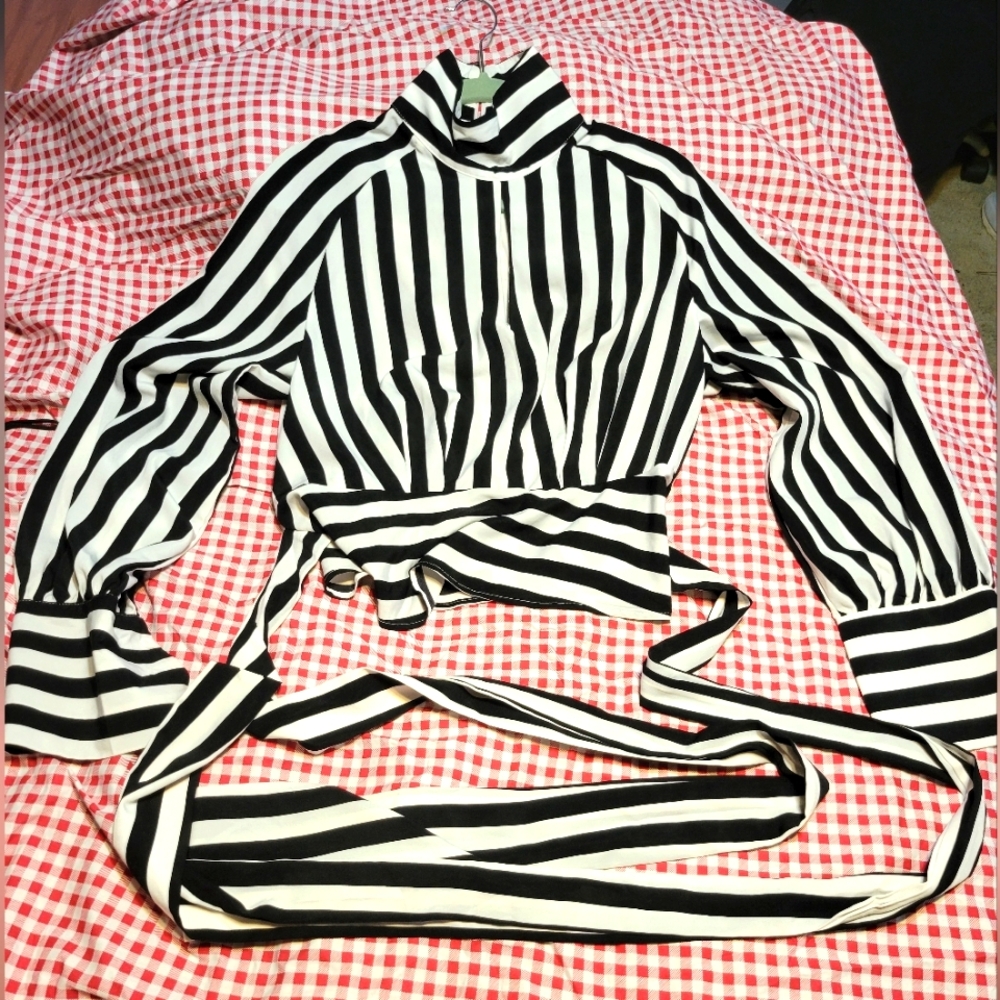 Sexy Black and white striped blouse...2xl..